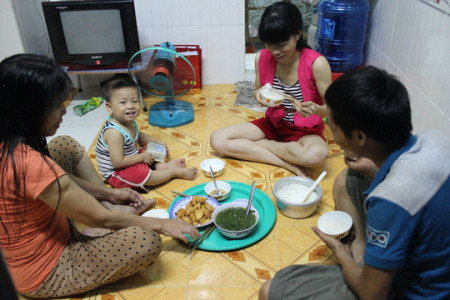 Gia đình tạm bợ - Temporary Family